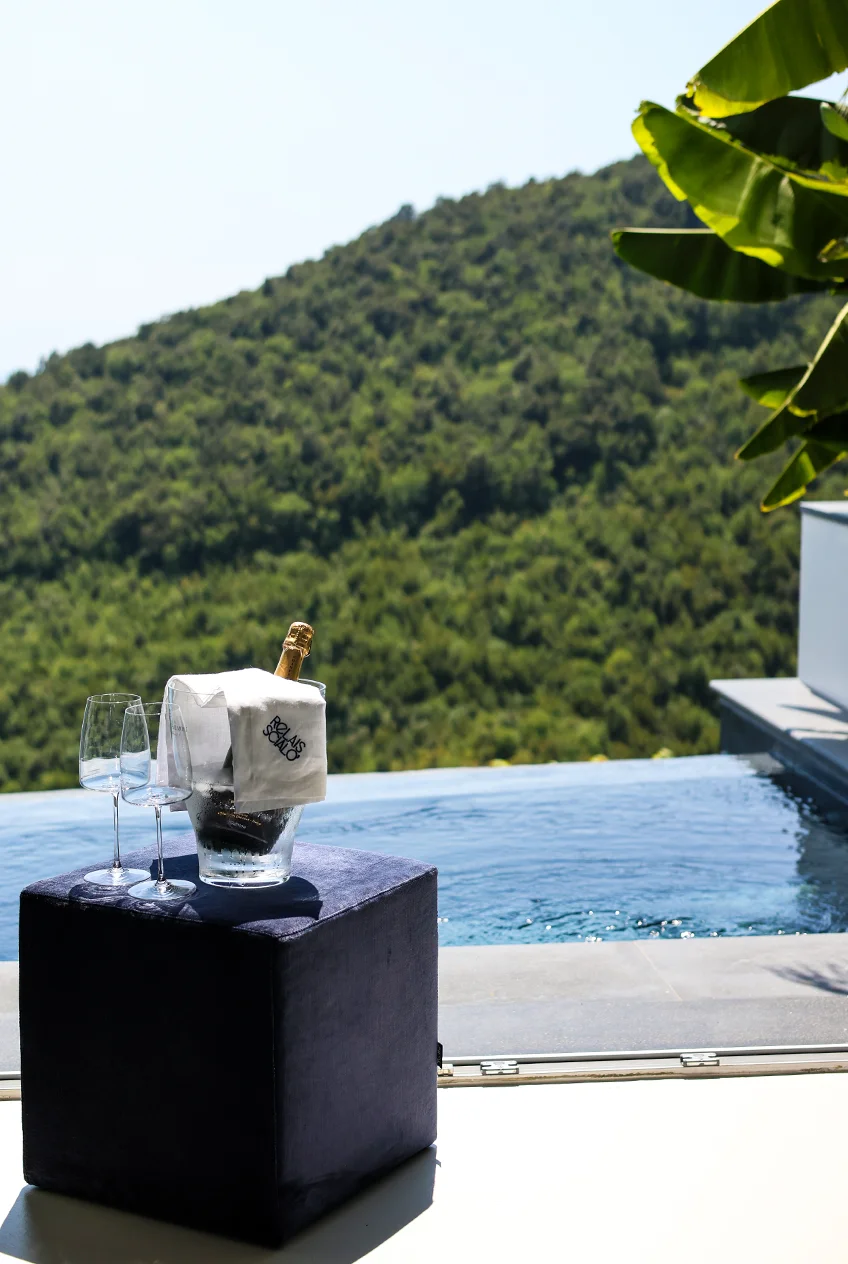 luxury piscina privata a sfioro costiera amalfitana